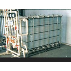 電滲析設(shè)備廠家供應(yīng)，九龍水處理暢銷(xiāo)的電滲析設(shè)備出售