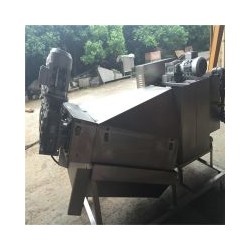 上海大團(tuán)環(huán)?？萍肌獙I(yè)生產(chǎn)柵網(wǎng)螺旋式污泥脫水機(jī)