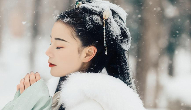 ?；ㄗ兩頋h服美人玩穿越