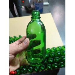 *瓶，綠色*瓶，綠色玻璃瓶子