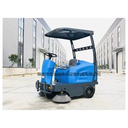廊坊小型駕駛式掃地車，電動清掃車