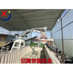 在高溫環(huán)境中，全自動裝車機器人代替人工飼料裝車